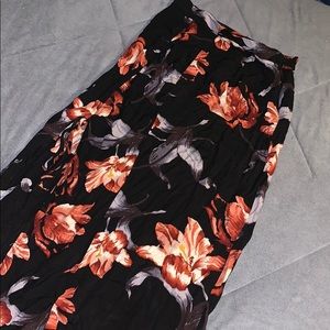 Long Hawaiian Print Skirt with slit’